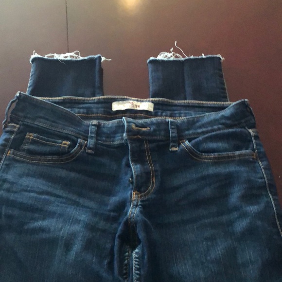 Hollister Jeans 27x33 - Picture 3 of 3